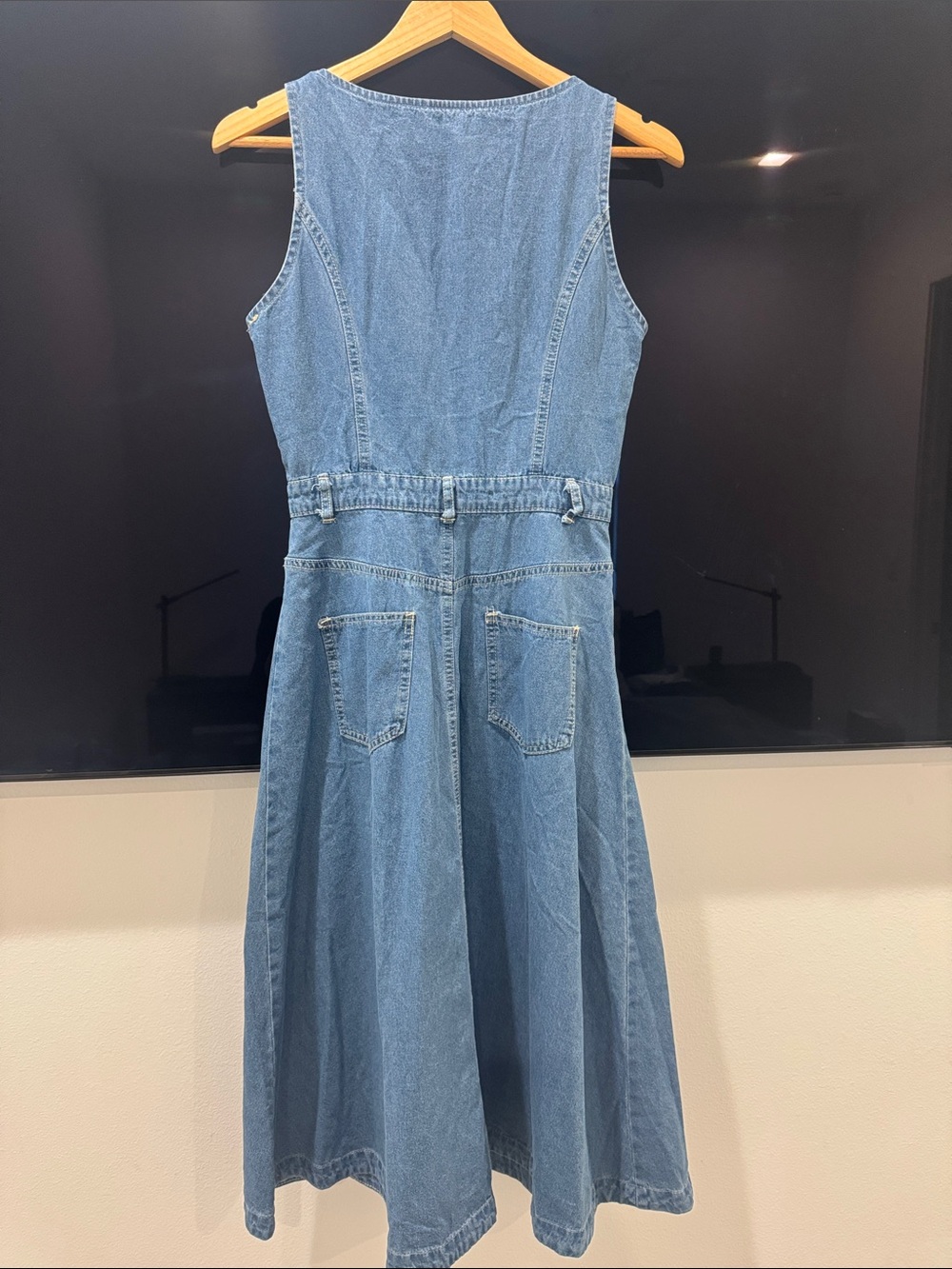 Sleeveless Button-Front Denim Midi Dress in Light Blue - Picture 2 of 3